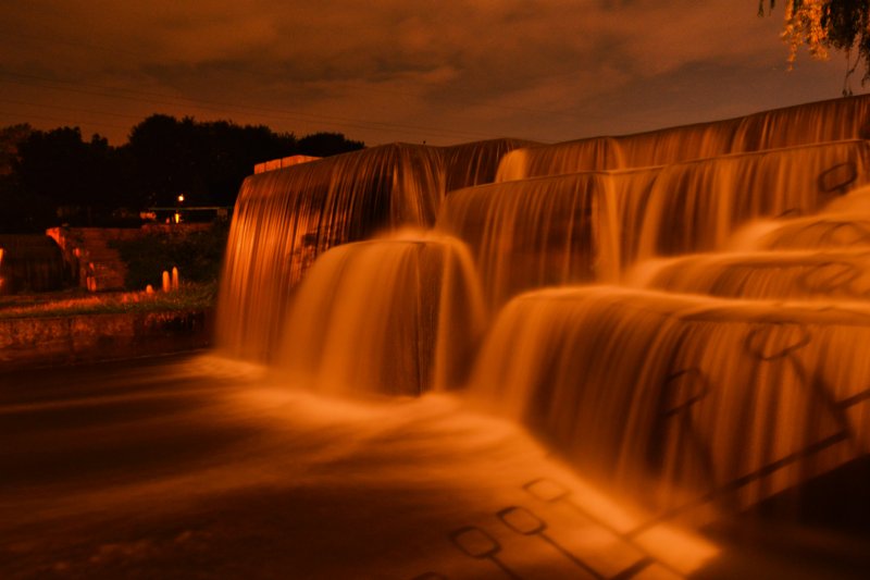 Красивые водопады в Самаре ночью