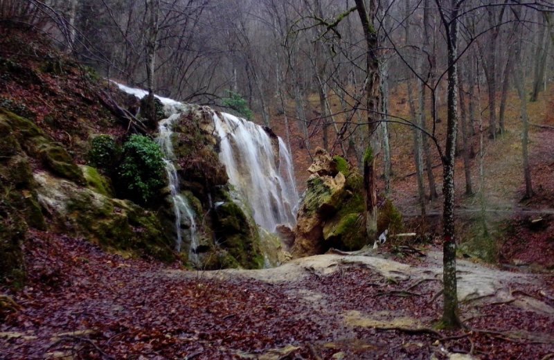 Водопад серебряные струи после обрушения
