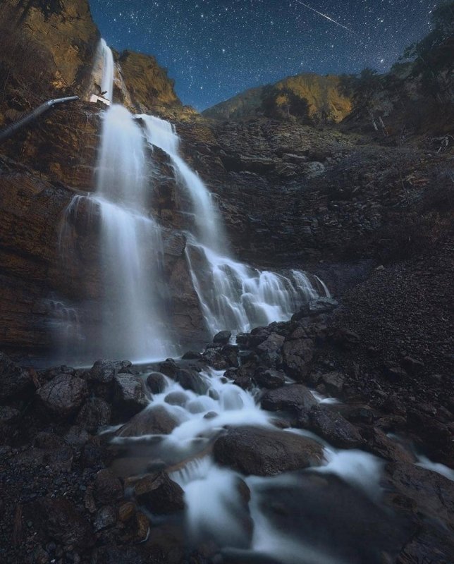 Красивые ночные водопады