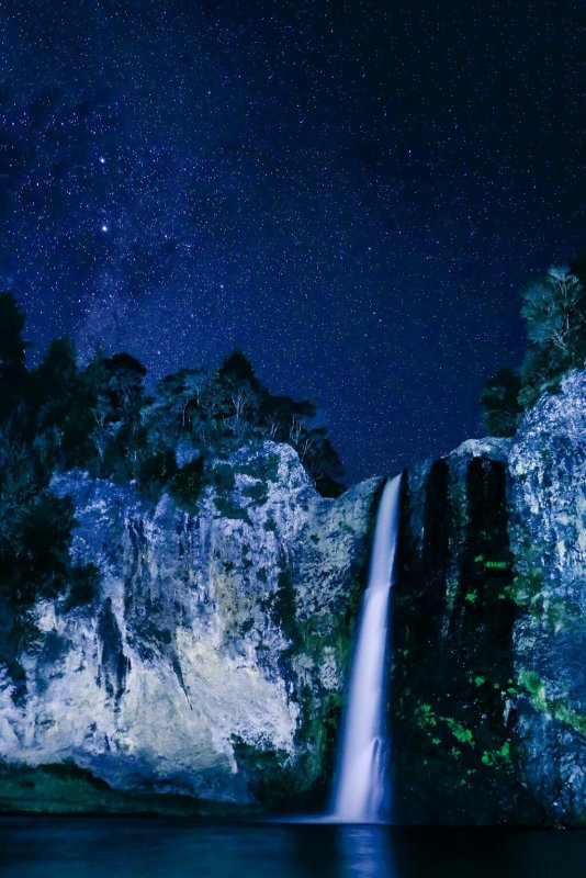 Красивые водопады ночью