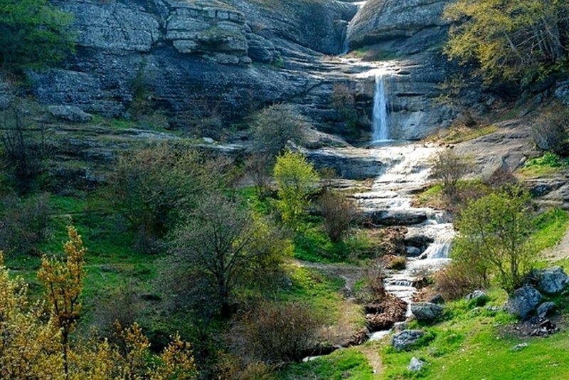 Водопад зеленый Крым
