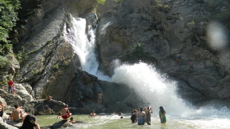 Водопад в Хунзахе Дагестан