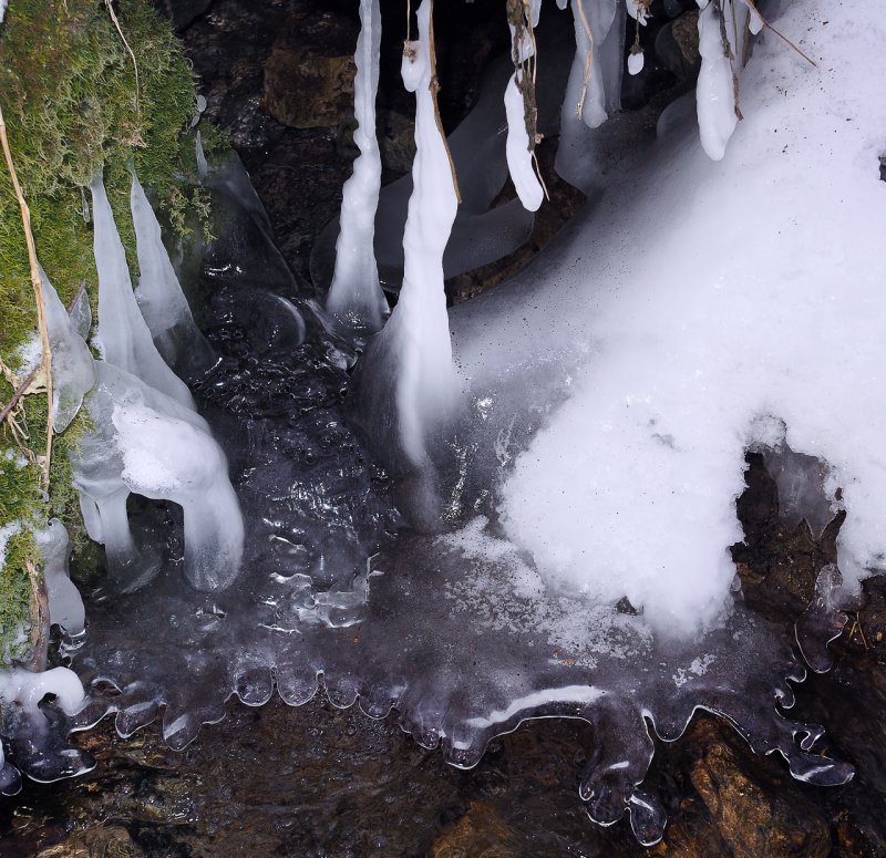 Водопад Радужный в Подмосковье зимой