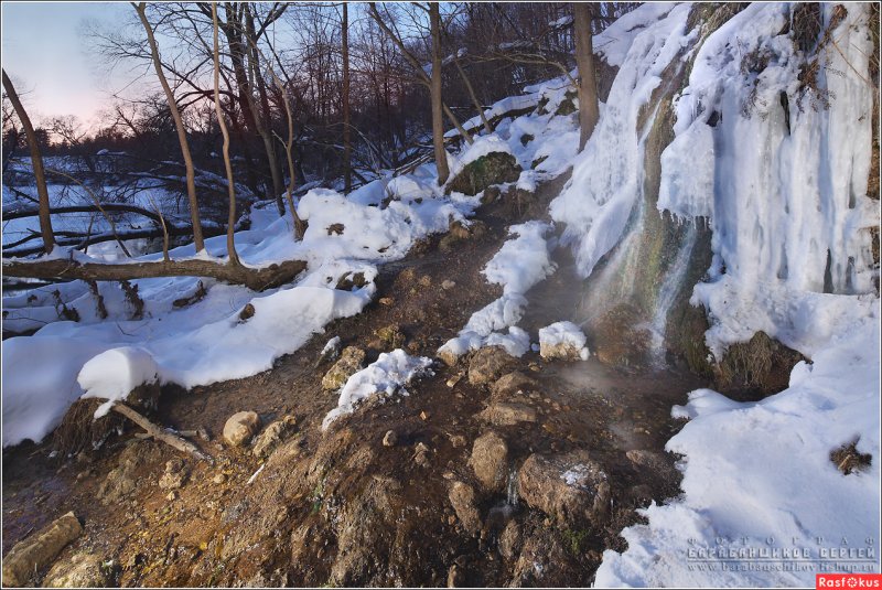 Водопад Радужный на Наре зимой