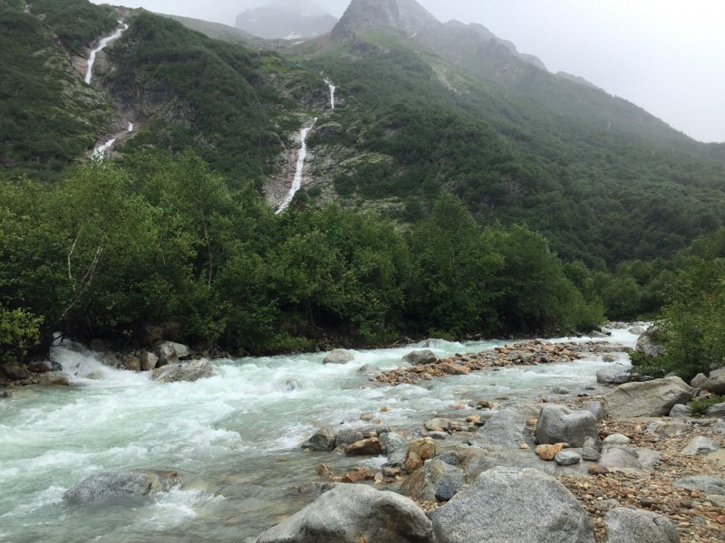 Водопад три сестры Осетия Дигорское ущелье