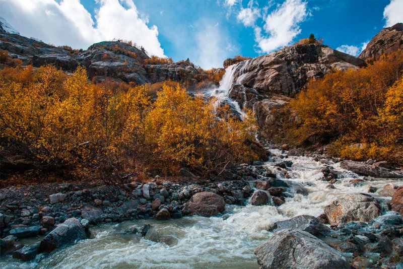 Алибекский водопад в Карачаево-Черкесии