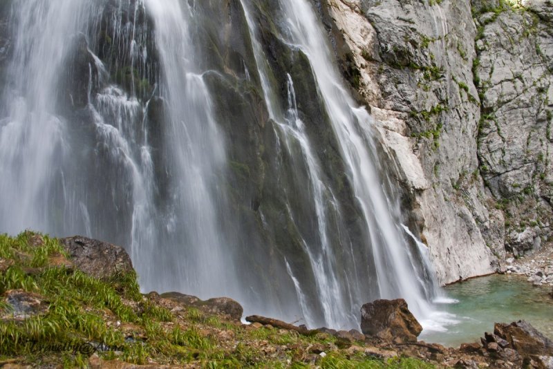 Гегский водопад грот