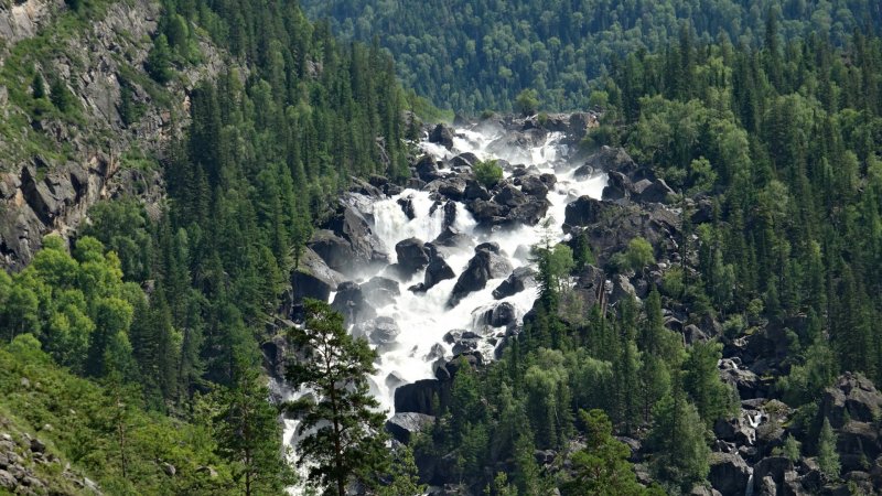 Водопад Учар летом