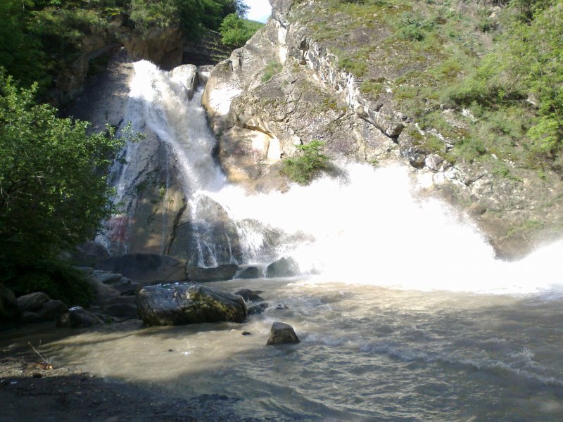 Водопад в селении Хучни в Дагестане