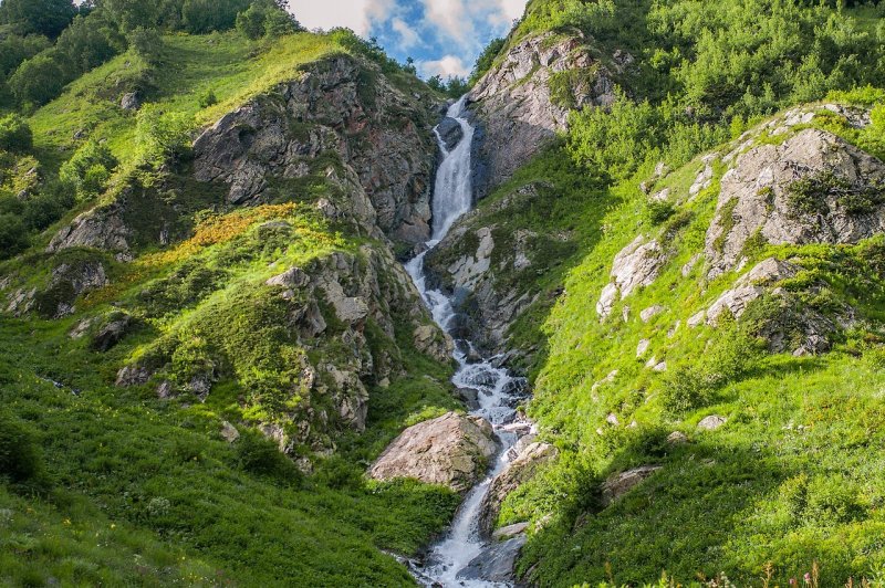 Алибекский водопад Домбай