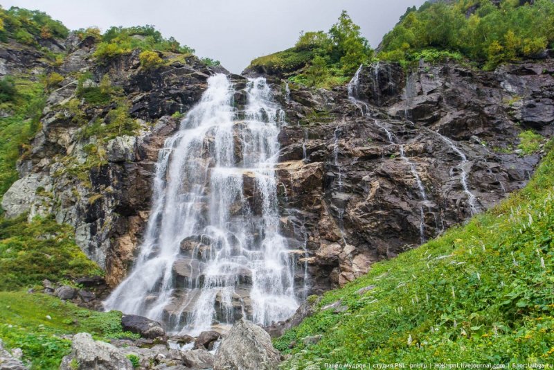 Водопад изумрудный кавказский заповедник
