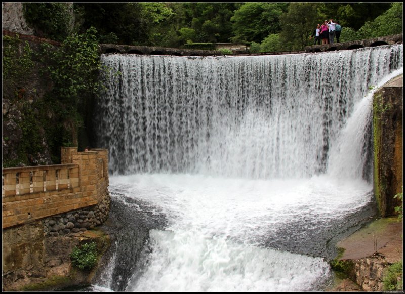Новоафонский рукотворный водопад