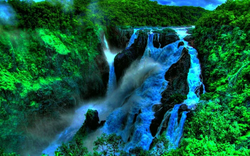 Лев голубое водопад