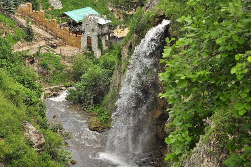 Медовые водопады в Карачаево-Черкесии