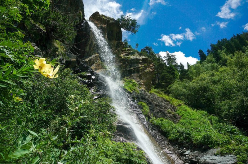 Баритов водопад в Архызе