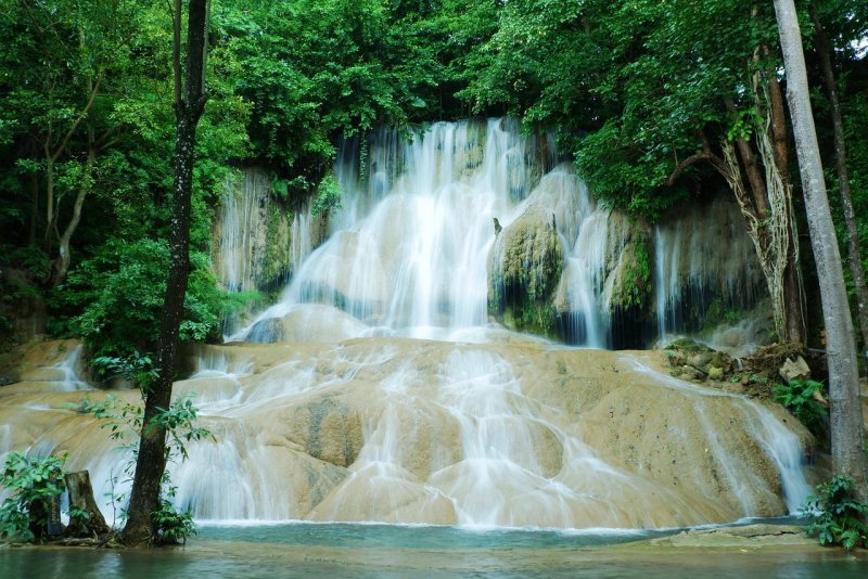 Природа зеленая водопад