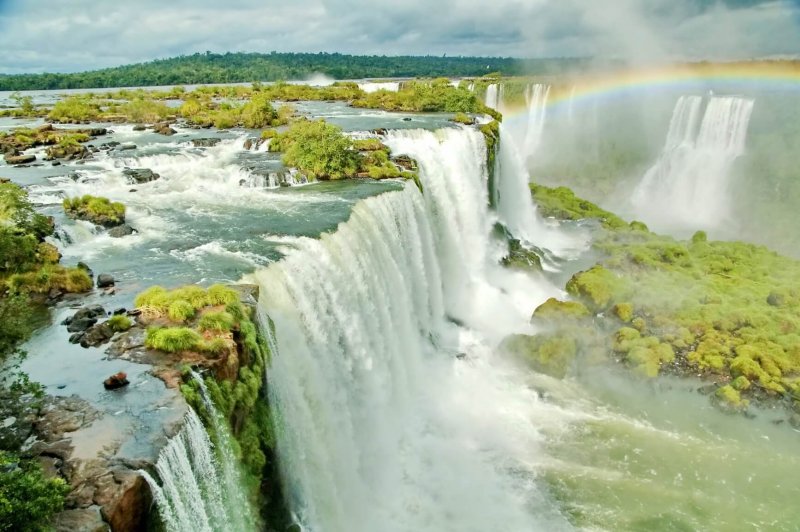 Большой водопад Игуасу Бразилия