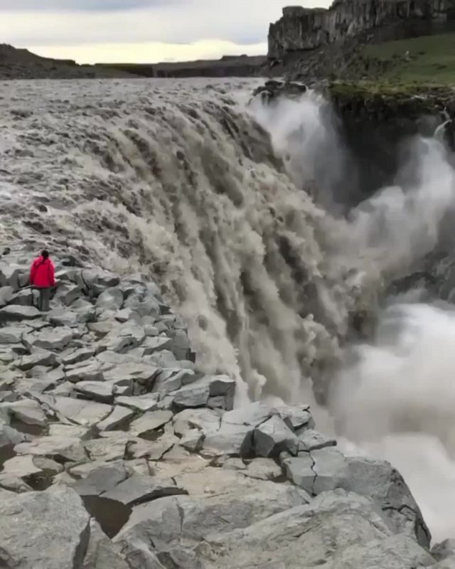 Деттифосс самый мощный водопад в Европе Исландия