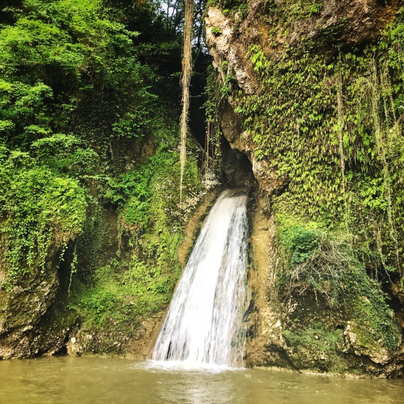 Водопад великан в Абхазии