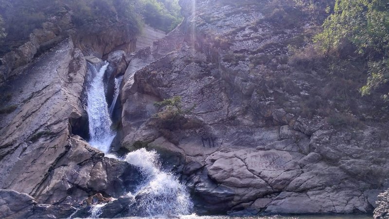Ханский водопад Дагестана