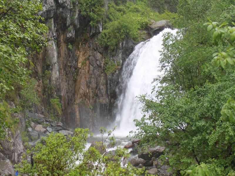 Водопад Шалтан горный Алтай