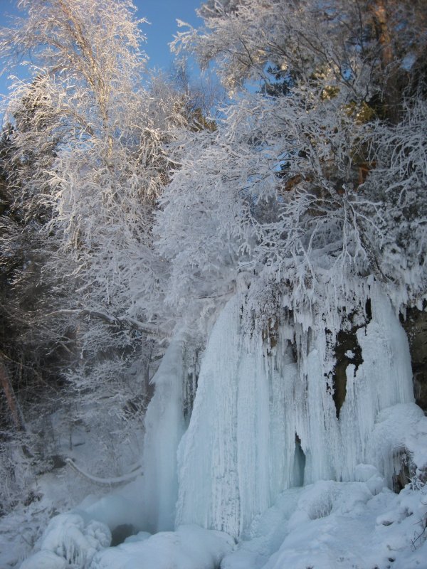 Водопад Плакун в Суксуне зимой