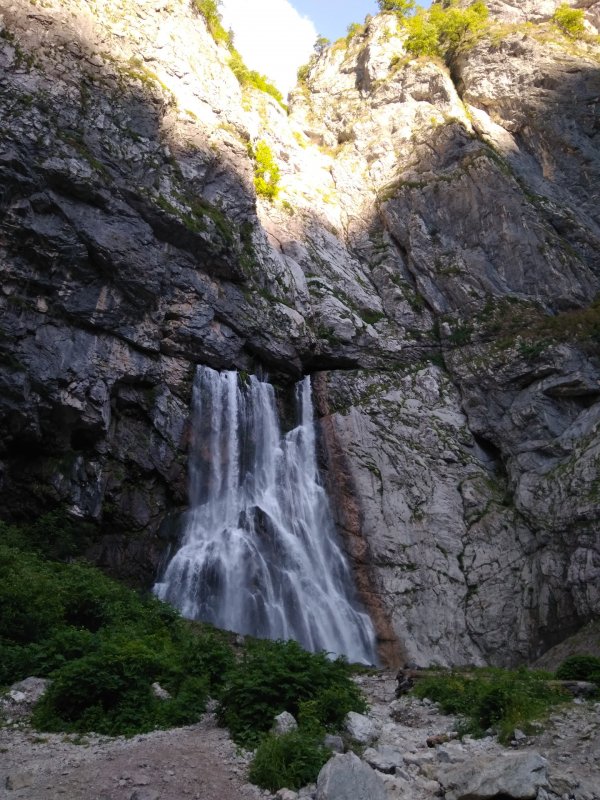 Водопад златоносец Абхазия