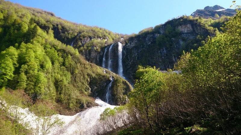 Водопад Поликаря Сочи зимой