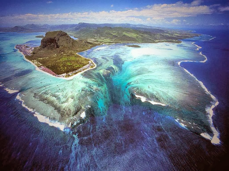Подводный водопад Маврикий