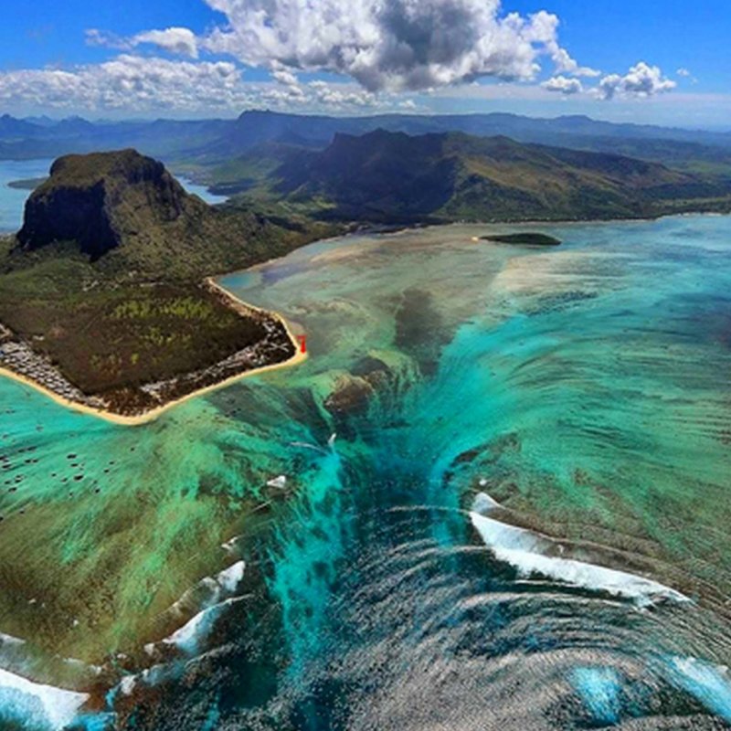 Скалы в Ле-Морн-Брабан, остров Маврикий