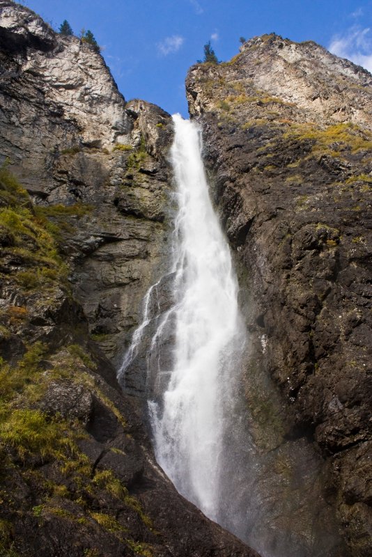 Каскад водопадов на реке Шинок Алтайский край
