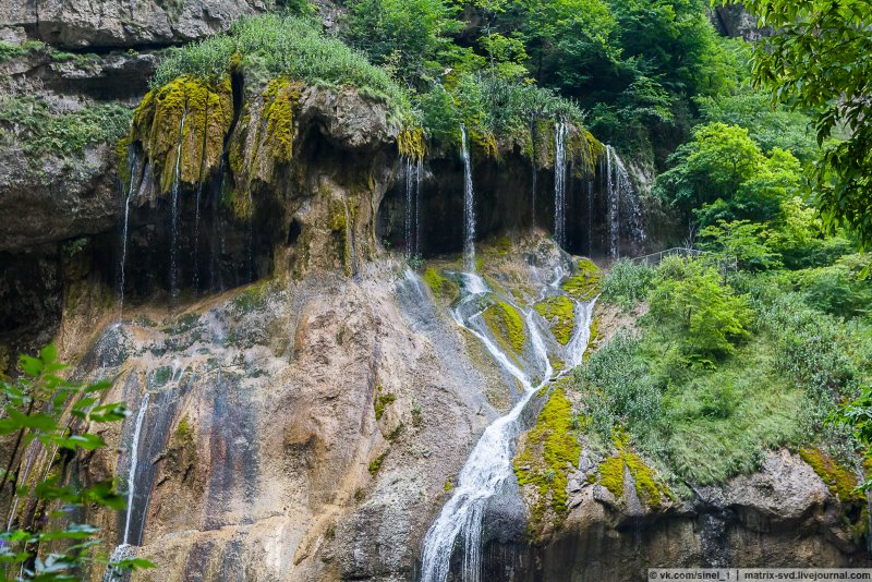 Чегемский водопад летом Кабарда