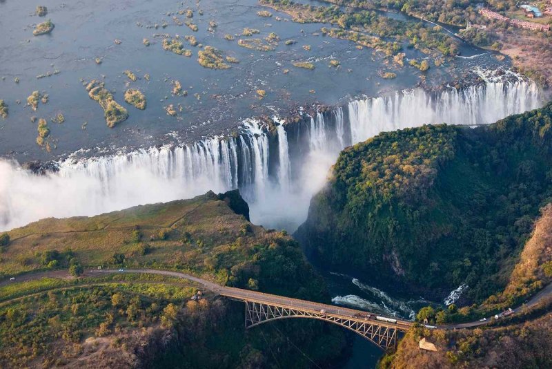 Водопад Виктория на реке Замбези, Замбия
