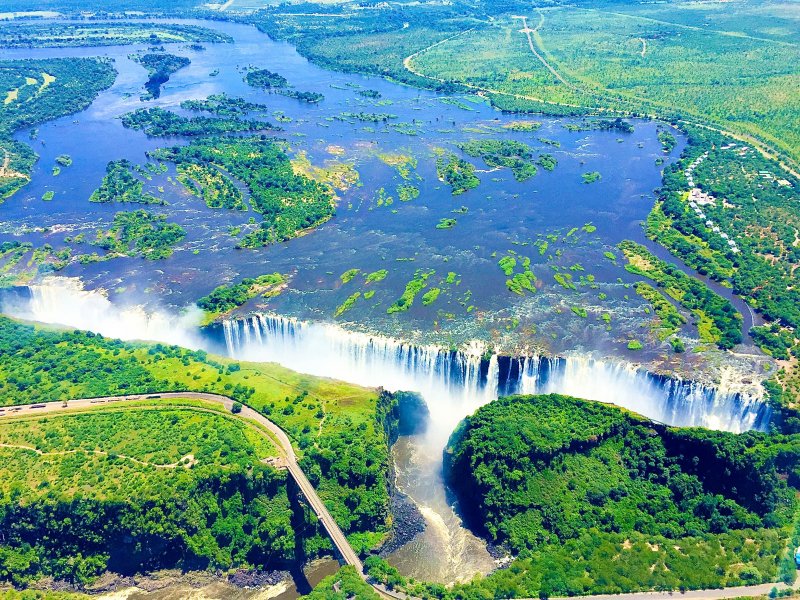 Водопад Виктория в Африке фото