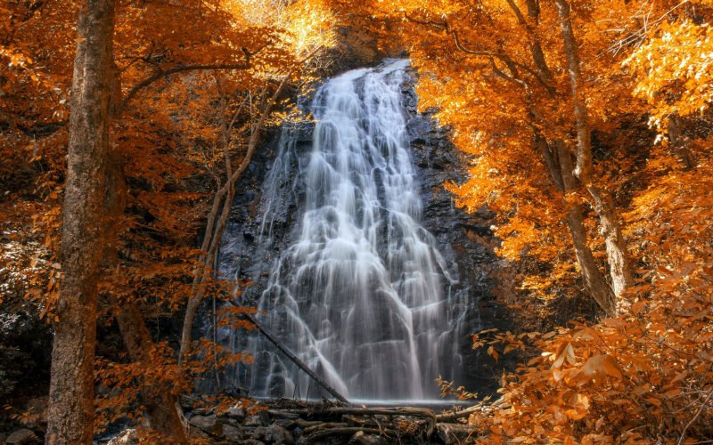 Радужный водопад в новой Зеландии