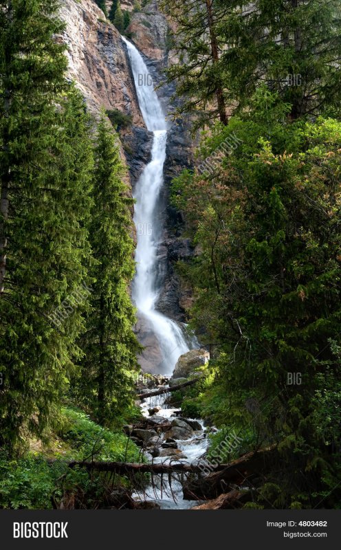 Джунгарский водопад