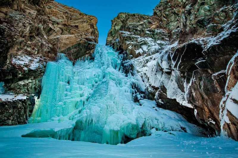 Замёрзший водопад горный Алтай