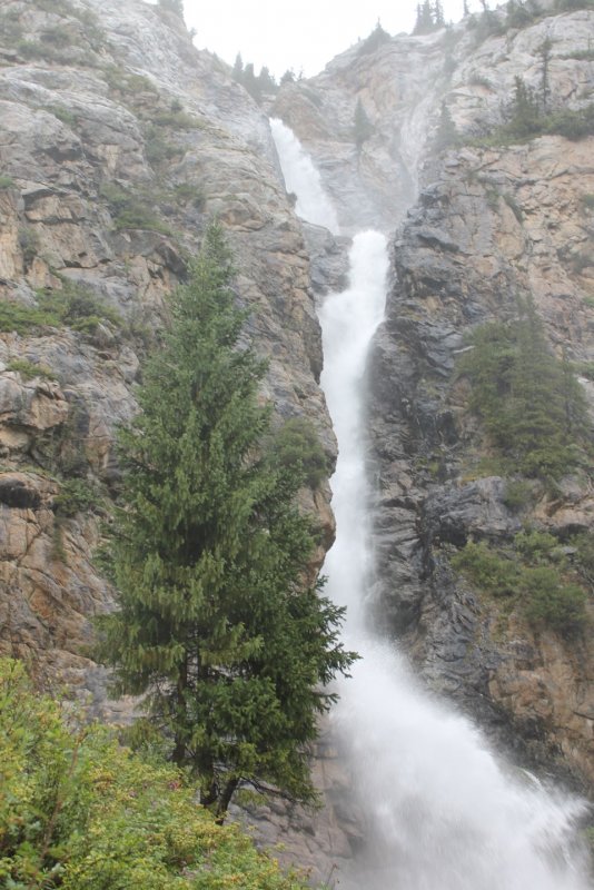 Водопады ручья Шумилиха и статуя Бурхан-онгон