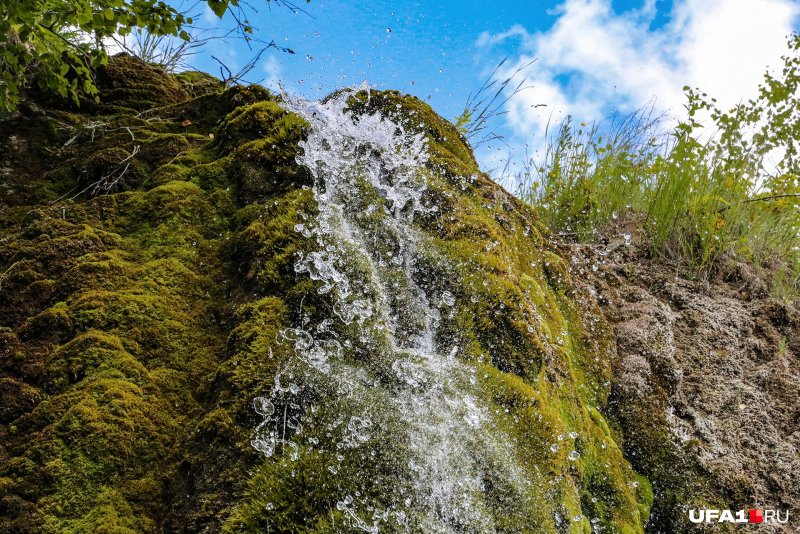 Абзановский водопад апрель