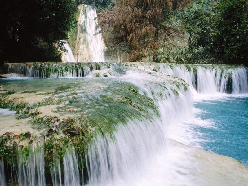 Водопад Тамуль в Мексике