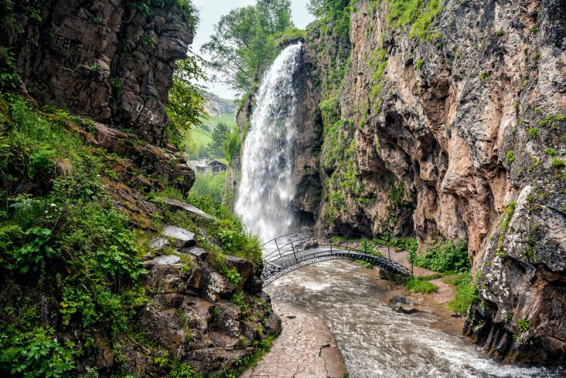 Осетия водопады Мидаграбинские ущелье