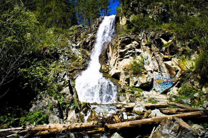 Камышлинский водопад горный Алтай
