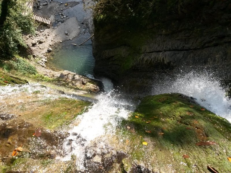Фото водопада жемчужный Краснодарского края