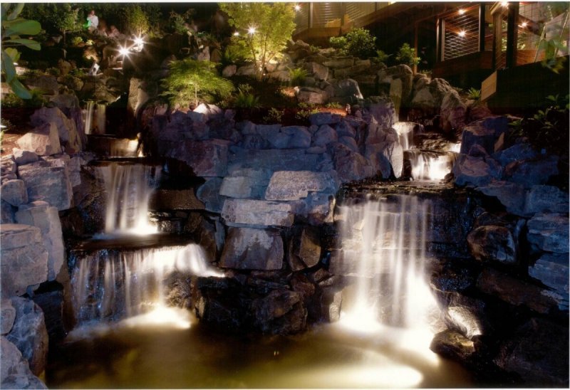Искусственные фонтаны и водопады