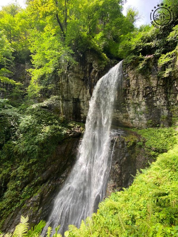 Водопад Абхазия широкий