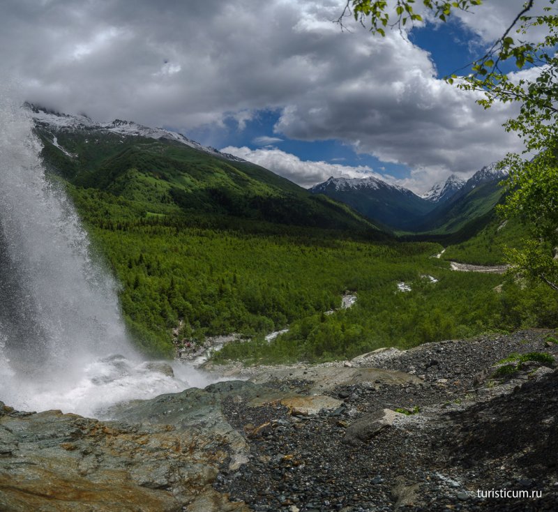Алибекский водопад в Карачаево-Черкесии