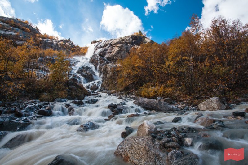 Алибекский водопад Домбай осенью