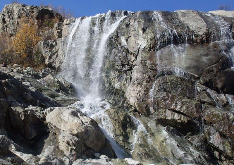Алибекский водопад Домбай зимой