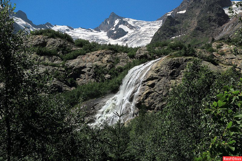 Алибекский ледник и водопад