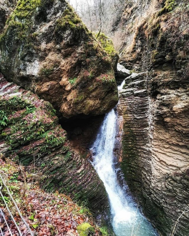 Водопад шум Руфабго